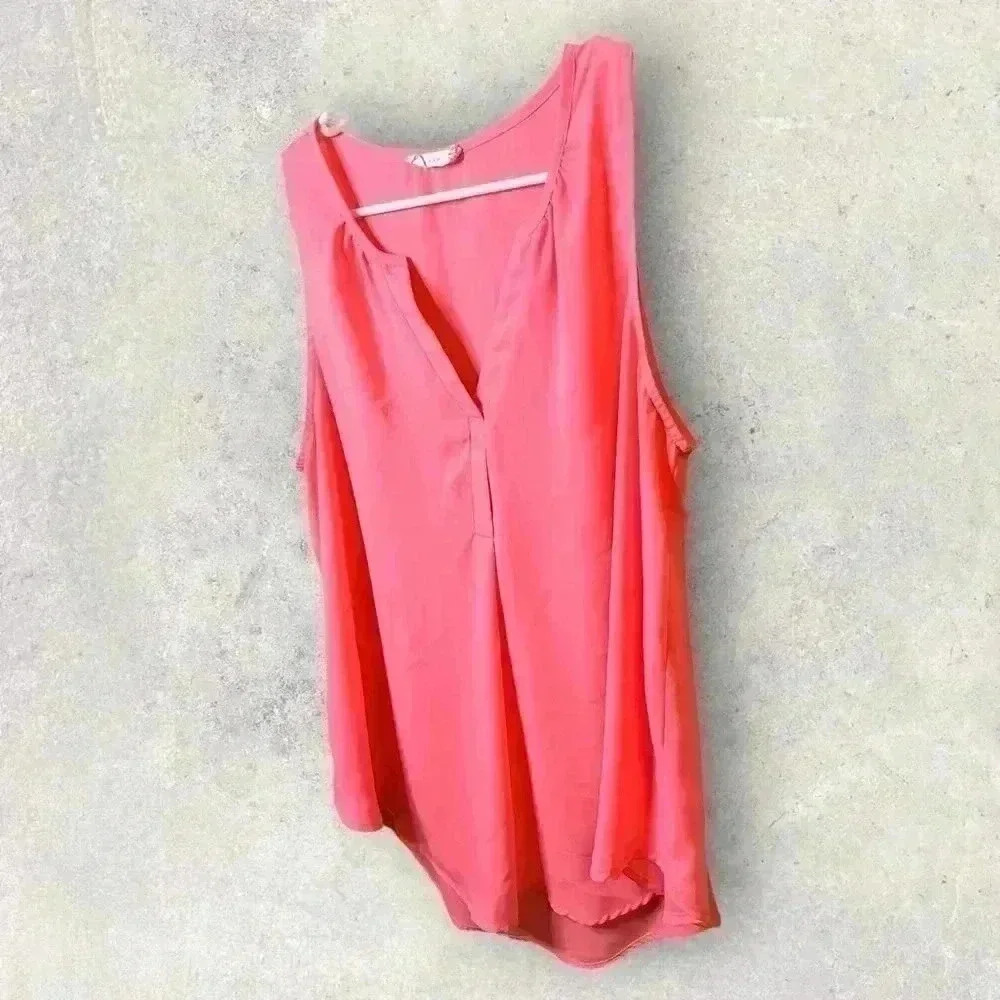 Lush sleeveless top size XL